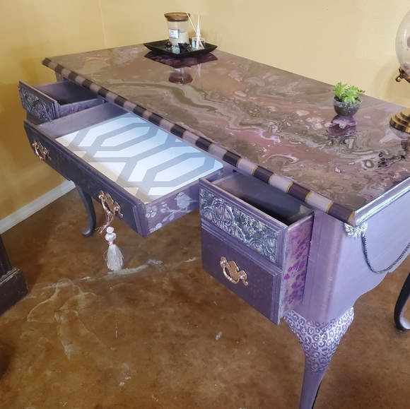 Beautiful Refurbished Queen Anne Desk g mail me to buy beverlygallery3 - Picture 4 of 4